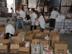 Assembling food packages 