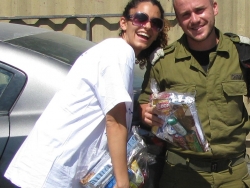 Volunteer giving package to soldier