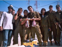 mishloach manot distribution to soldiers